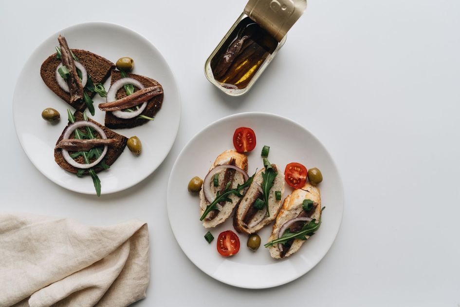 Escasez de anchoveta encarece alimento para camarón en Ecuador